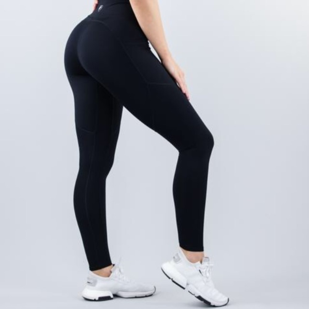 Sold - Alphalete Meridian Pocket Leggings | S
